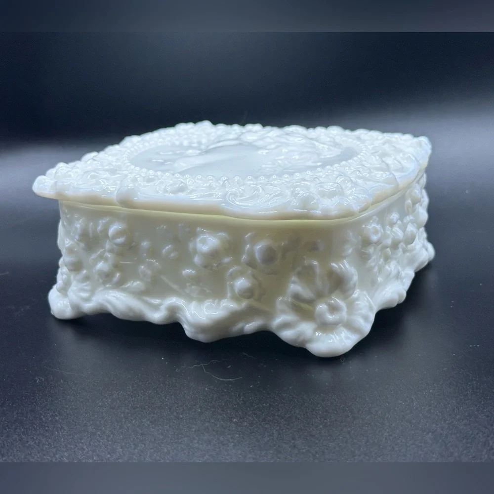 Jenny Lind Fostoria Vanity White Embossed Jewelry Box lidded